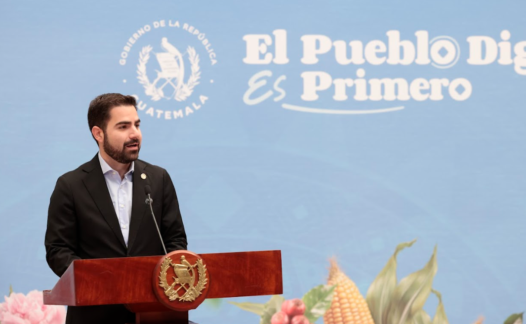 Santiago Palomo aclara que no se cobrarán más impuestos por la unificación del CUI y el NIT. /Foto: Noé Pérez.