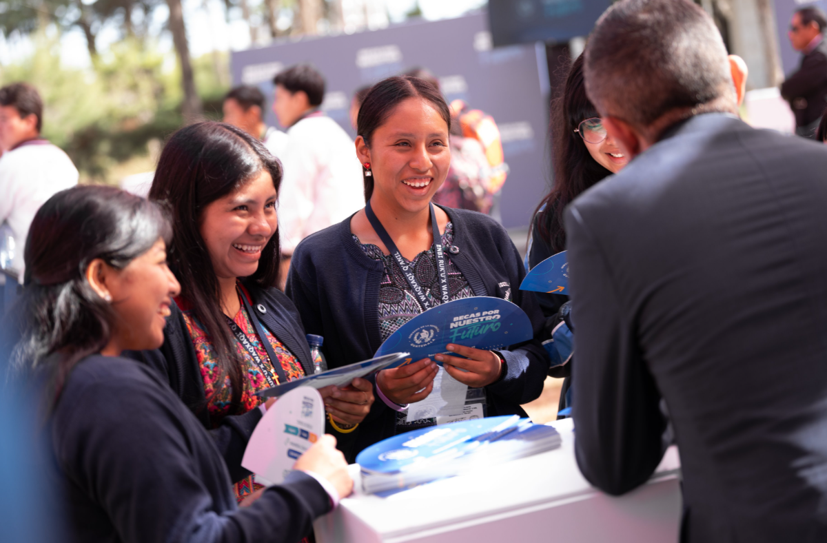 Programa de Becas por Nuestro Futuro avanza satisfactoriamente. /Foto: Segeplan.