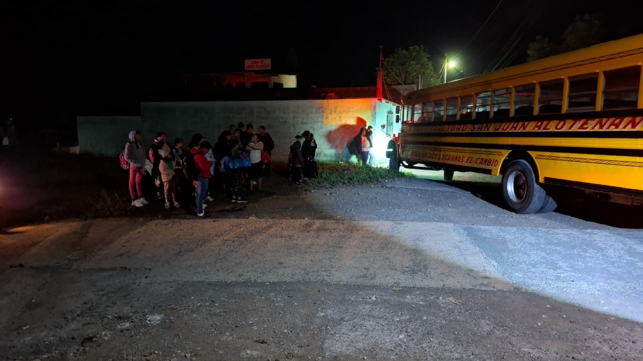 Prevén evacuación de 30 mil personas por erupción del volcán de Fuego