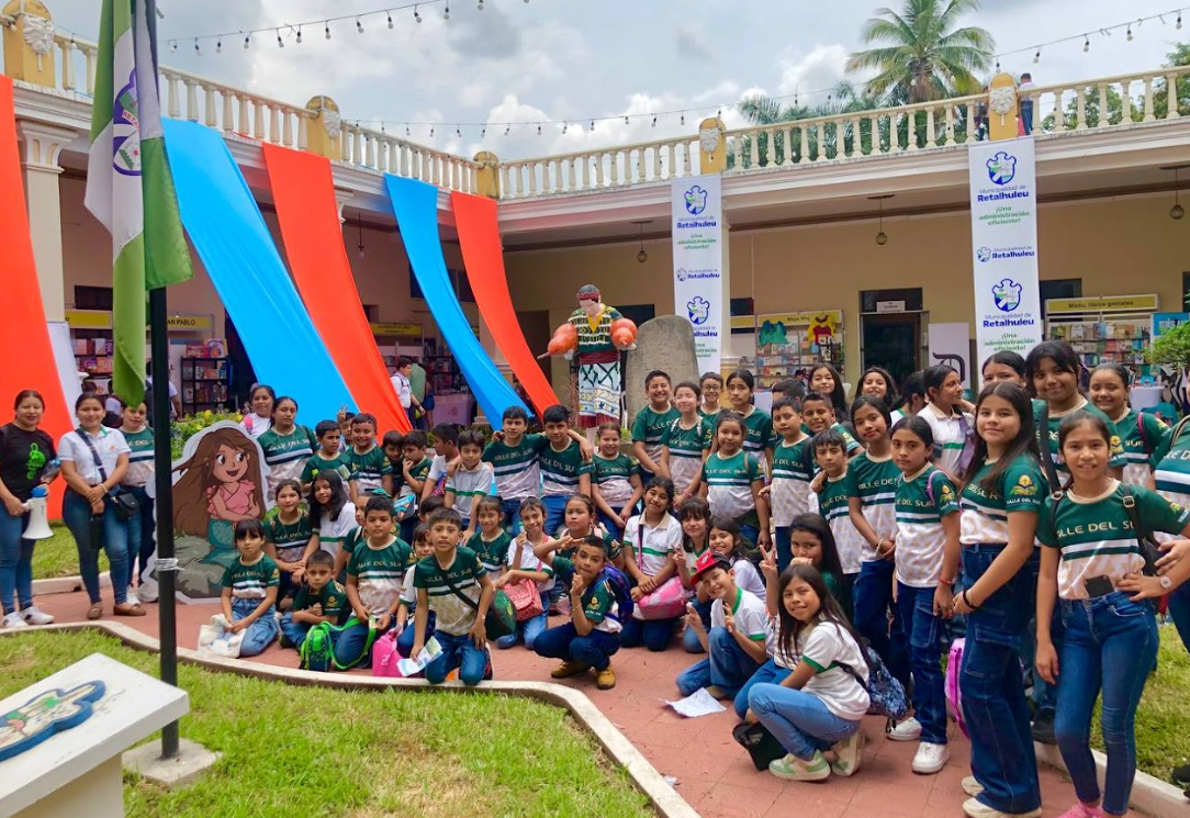 Realizan feria y encuentro cultural Libro al Viento en Retalhuleu. / Foto: MCD.