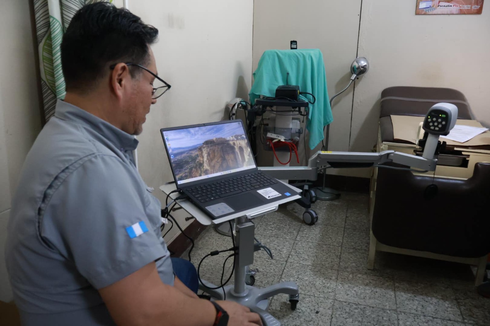 Centro de Salud de Quetzaltenango, cuenta con un nuevo videocolposcopio. (Foto: MSPAS)