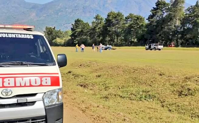 Avioneta se accidentó en Santiago Atitlán. (Foto: Bomberos Voluntarios)