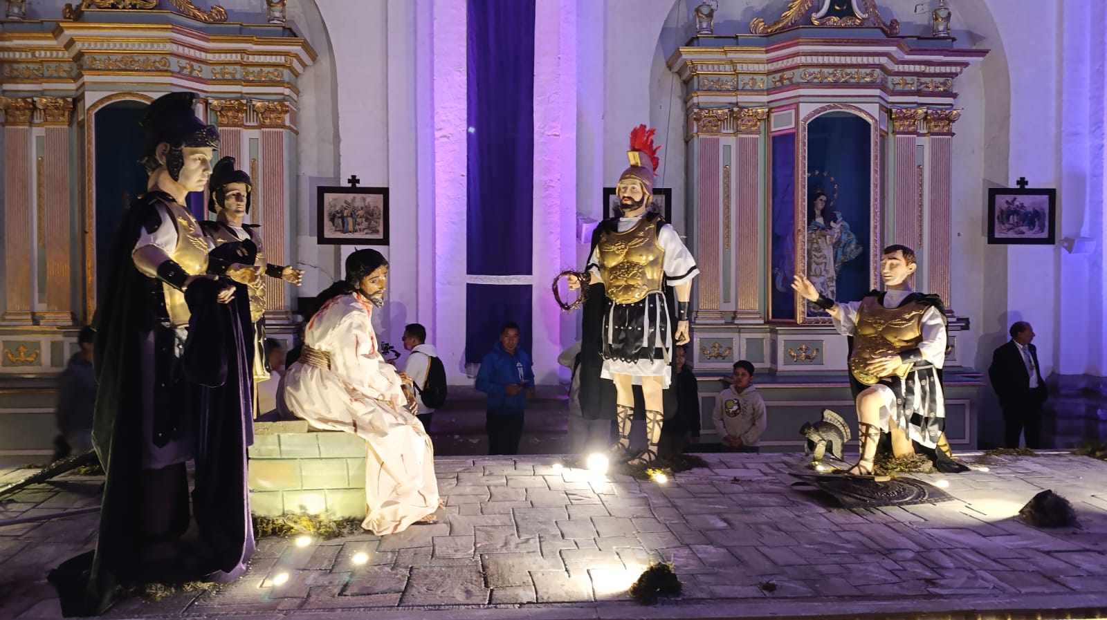 Fieles veneran a Jesús Nazareno “El Dulce Rabí” en su altar de velación