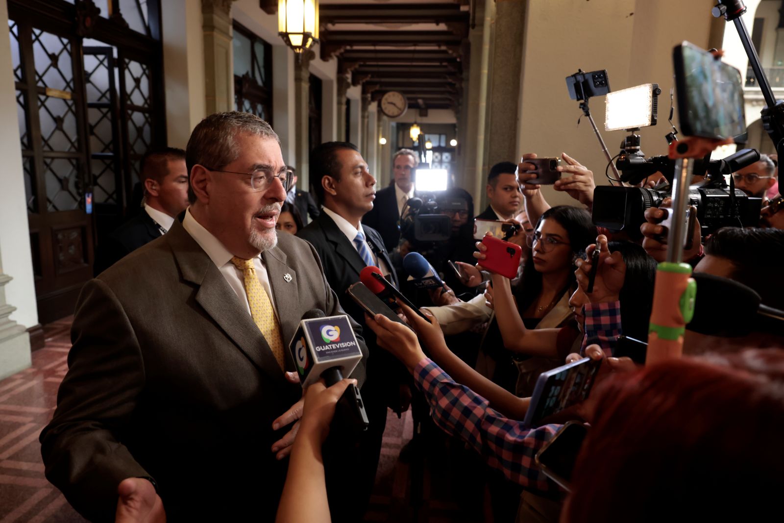 Presidente llama a no dejarse engañar por grupos que buscan la inestabilidad en el país
