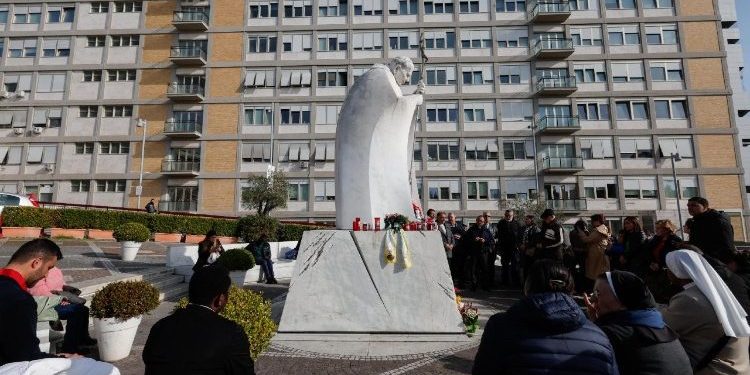 Papa Francisco, hospitalizado en el Gemelli de Roma, reporta mejoría. / Foto: The Vatican News.
