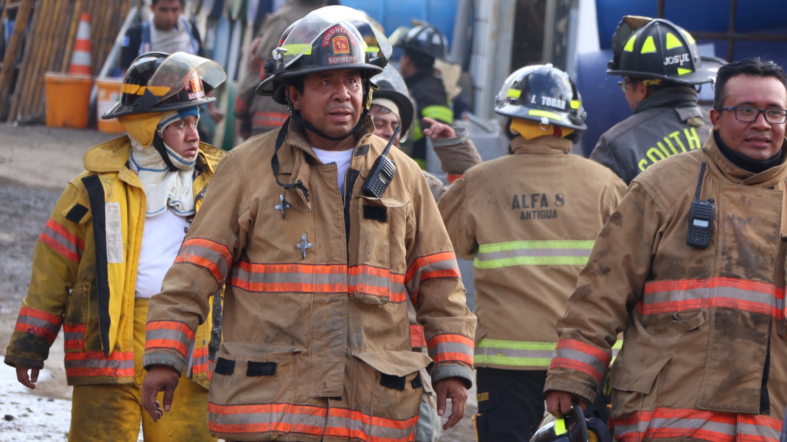 Para sofocar incendio en Sumpango, Sacatepéquez, fueron necesarios 120 elementos de distintos cuerpos de socorro. / Foto: Luis Ochoa.