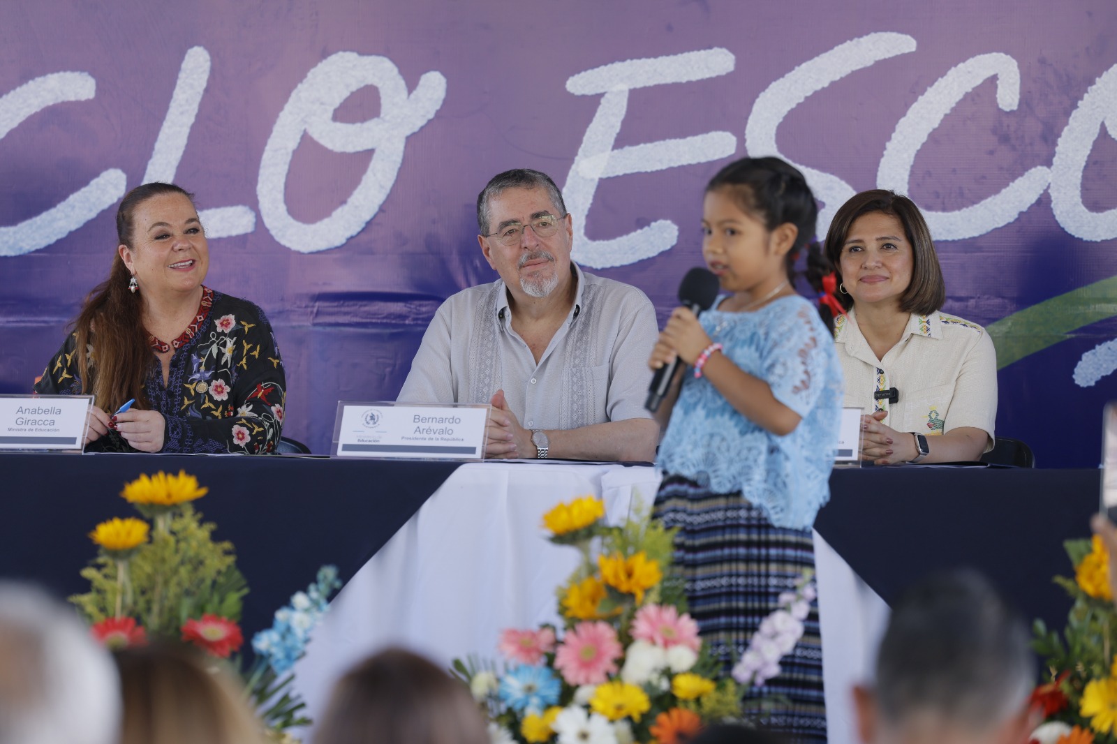 Presidente de la República inauguró junto a autoridades el ciclo escolar 2025 para el sector público, en San Benito, Petén. / Foto: Gilber García.