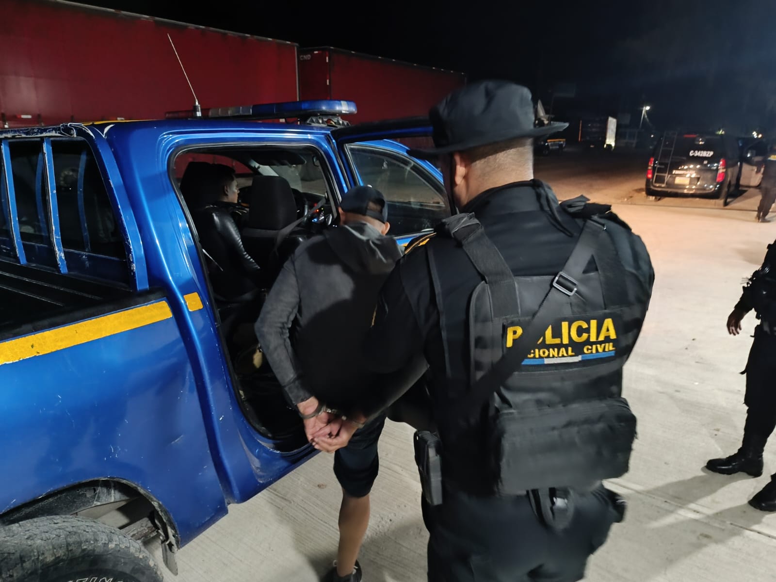 Capturan a presunto coyote que trasladaba a hondureños