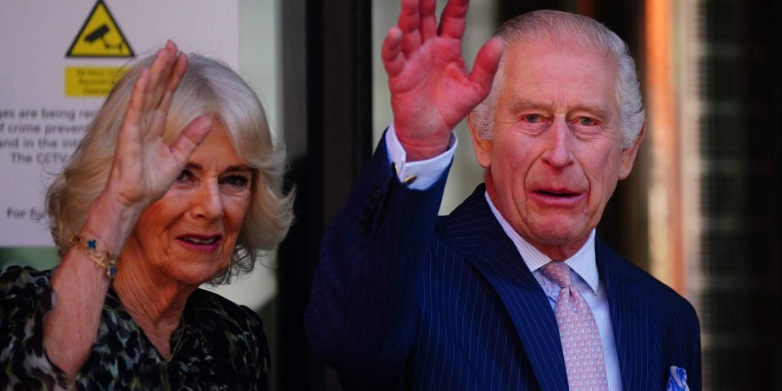 Carlos III y Camila posponen su visita al papa Francisco hasta que se recupere
