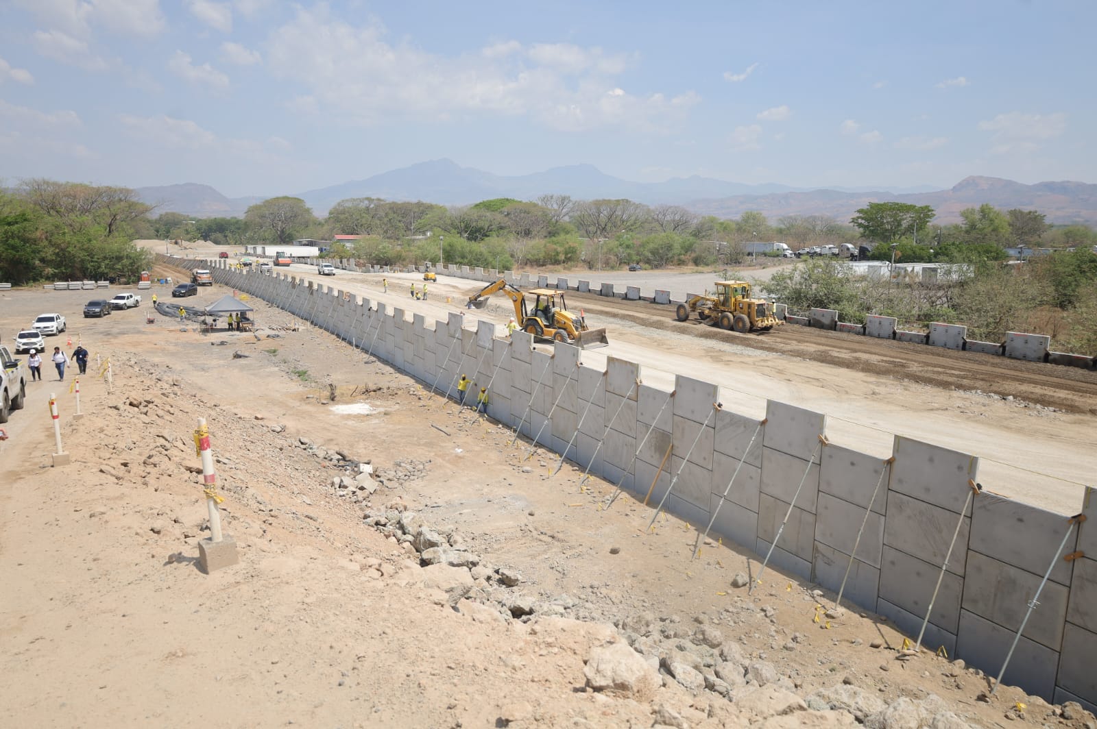 Trabajos de construcción de puente Manuel José Arce. / Foto: Osmin Castro, Gobernación Departamental de Jutiapa.