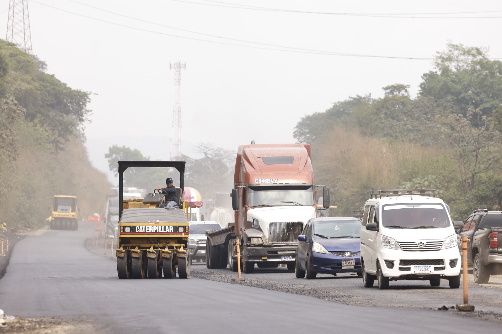 Reparación en km 44 de autopista Palín-Escuintla. / Foto: Gilber García.