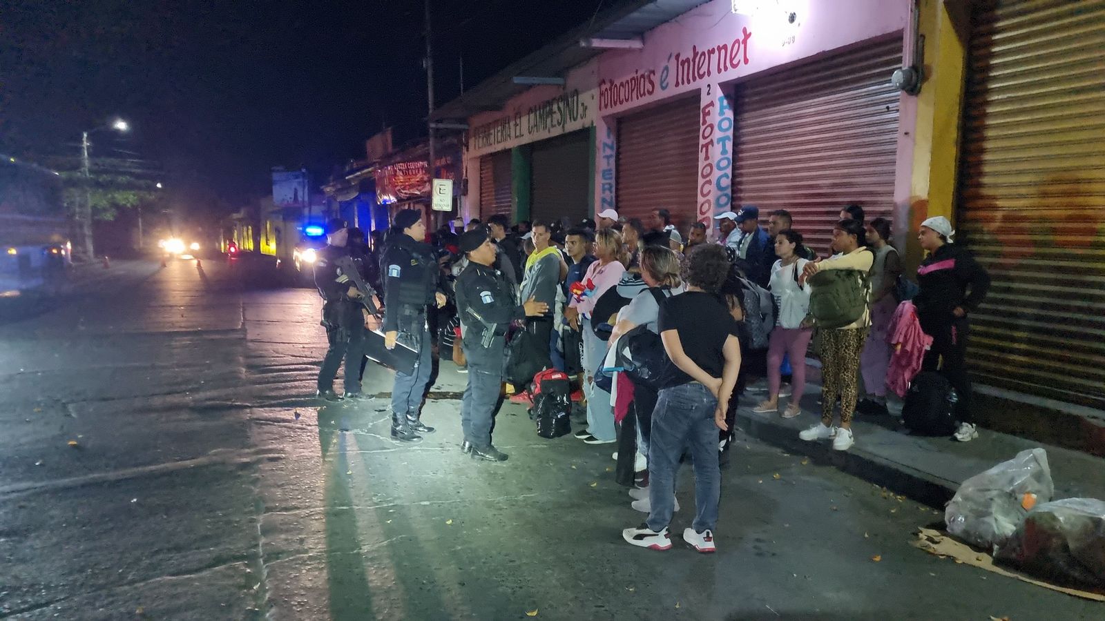 Capturan a dos presuntos “coyotes” que trasladaban a 88 migrantes