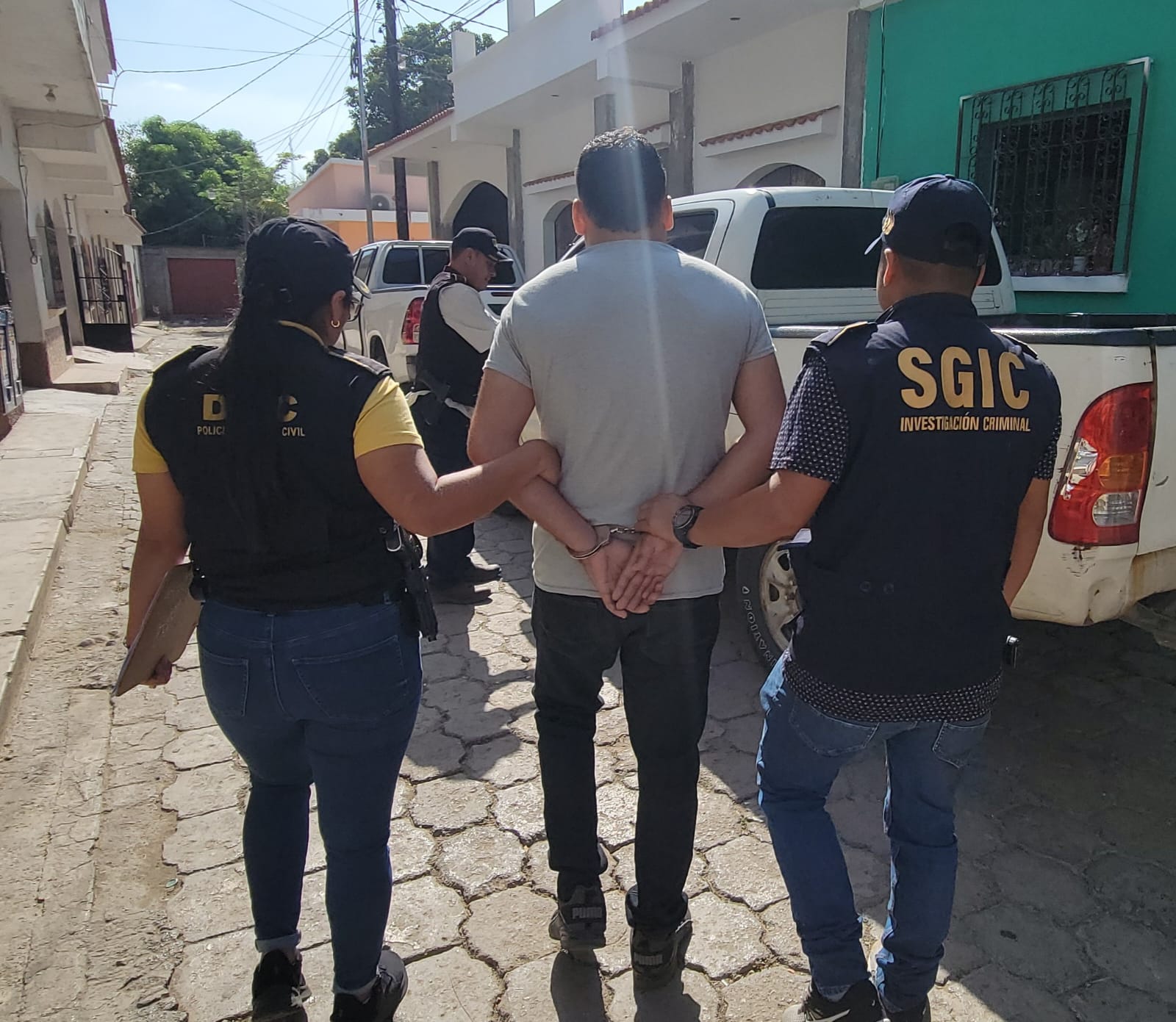 De acuerdo con las autoridades, ambas capturas son resultado del seguimiento a investigaciones en curso relacionadas con la posesión y distribución de pornografía infantil. / Foto: PNC.
