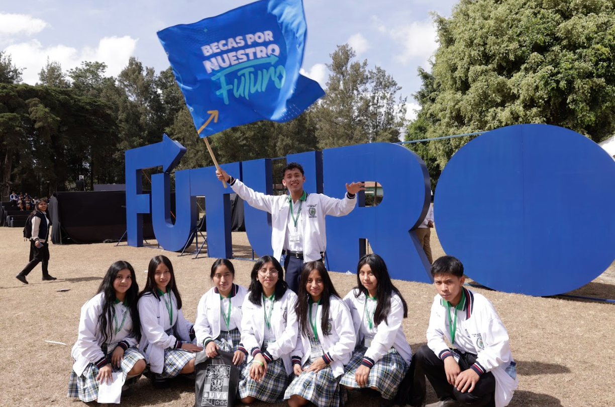 Miles de jóvenes empiezan a preinscribirse en el Fondo Nacional de Becas por Nuestro Futuro