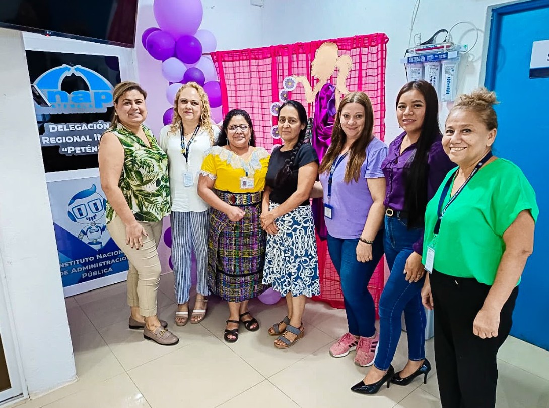 Personal de Gobernación de Petén recibe capacitación en derechos de las mujeres