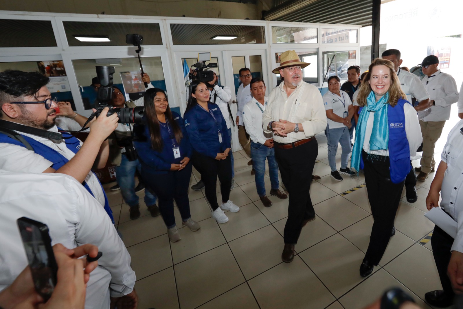 Presidente Arévalo supervisa funcionamiento del Centro de Atención a Retornados en Tecún Umán
