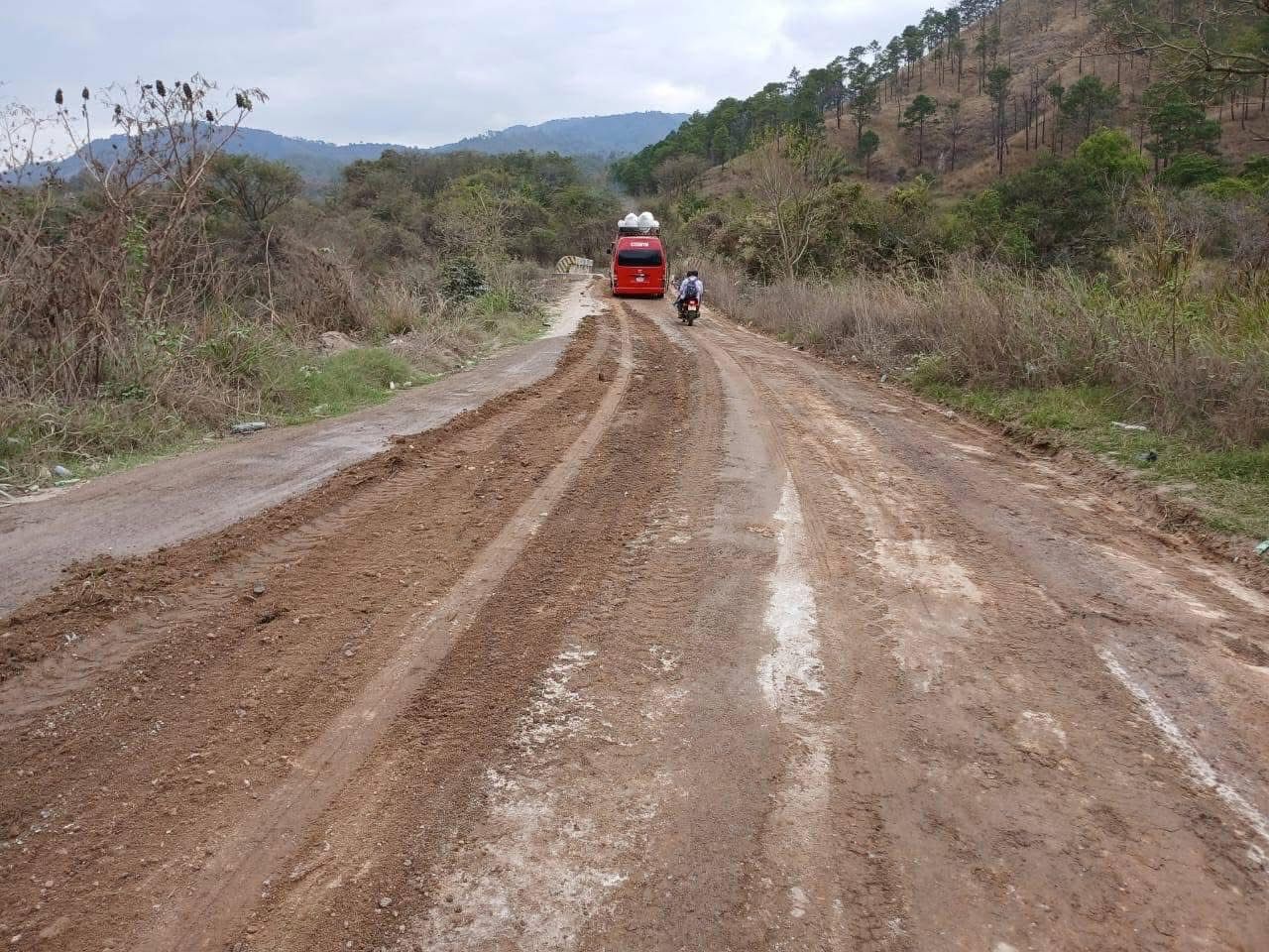Avanza el mejoramiento vial en San Carlos Alzatate, Jalapa