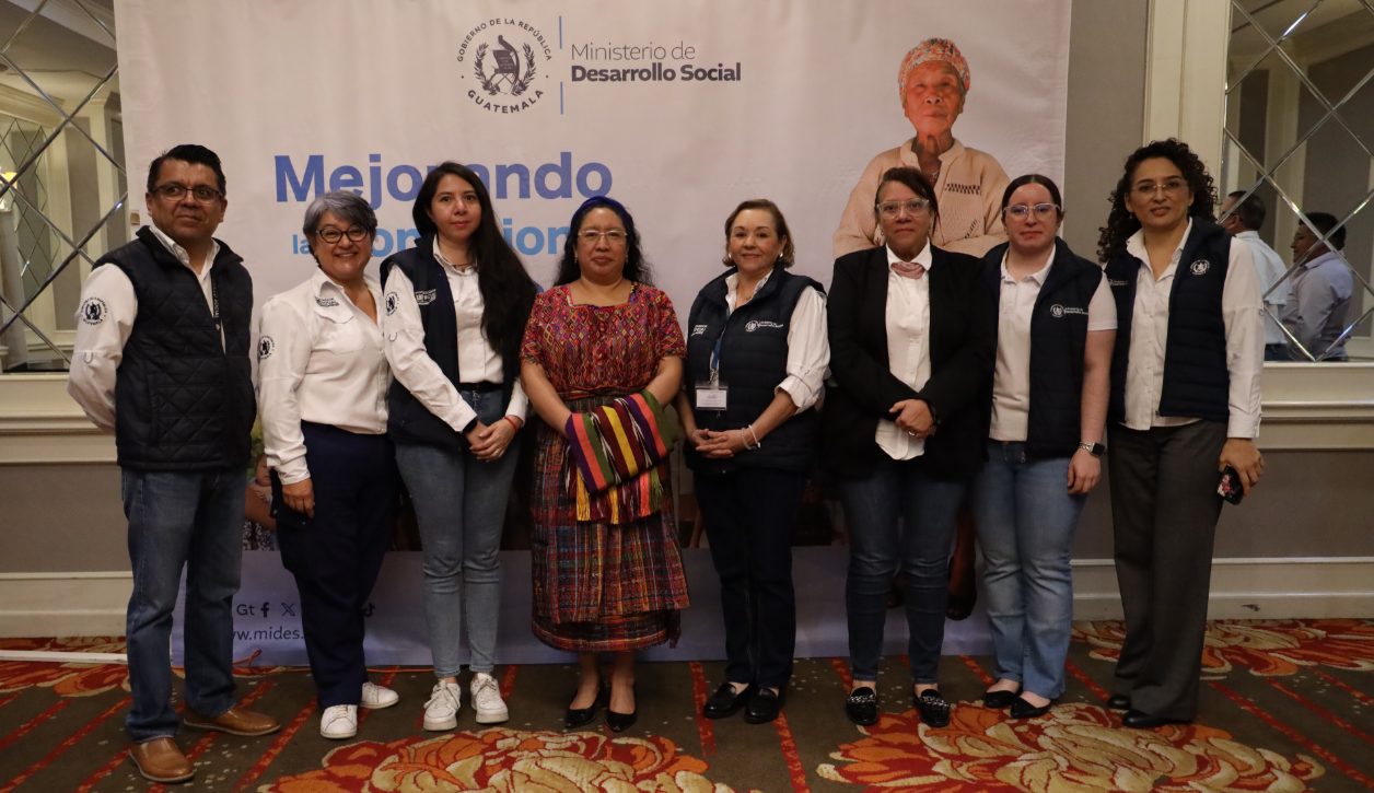Mides y autoridades municipales analizan mejoras en el programa Comedor Social. / Foto: Mides.