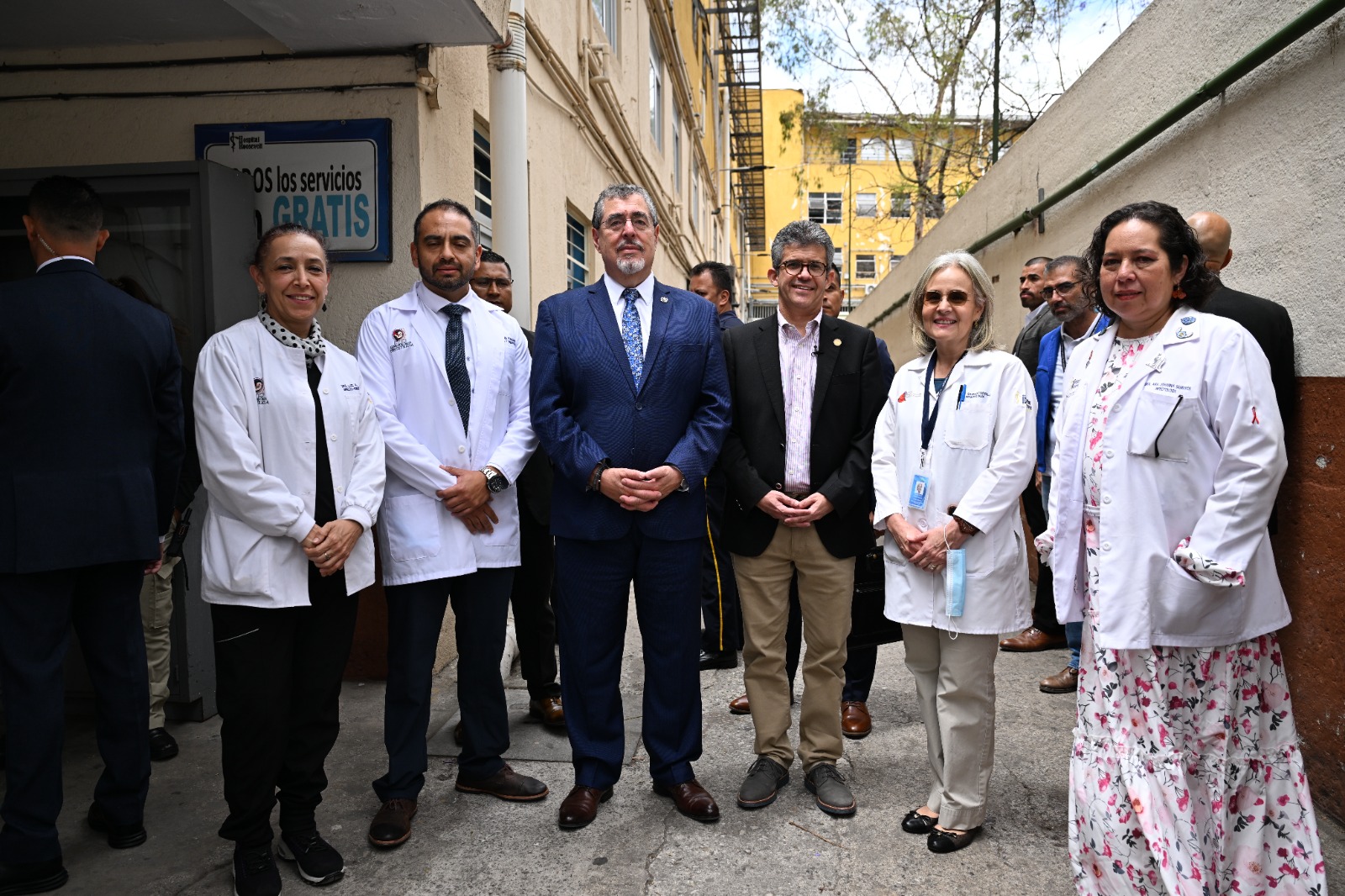 “Debemos garantizar el acceso a la salud”, presidente Arévalo en su visita al Ministerio de Salud