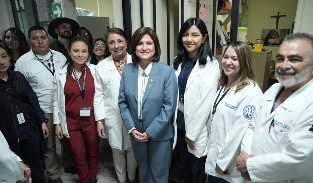Vicepresidenta supervisa atención en el Hospital de Antigua Guatemala