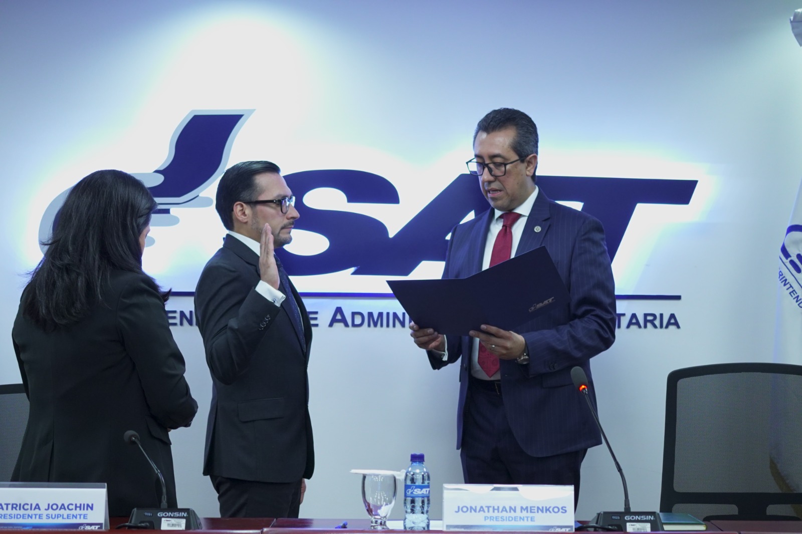 Werner Ovalle, juramentado como nuevo Superintendente de la SAT