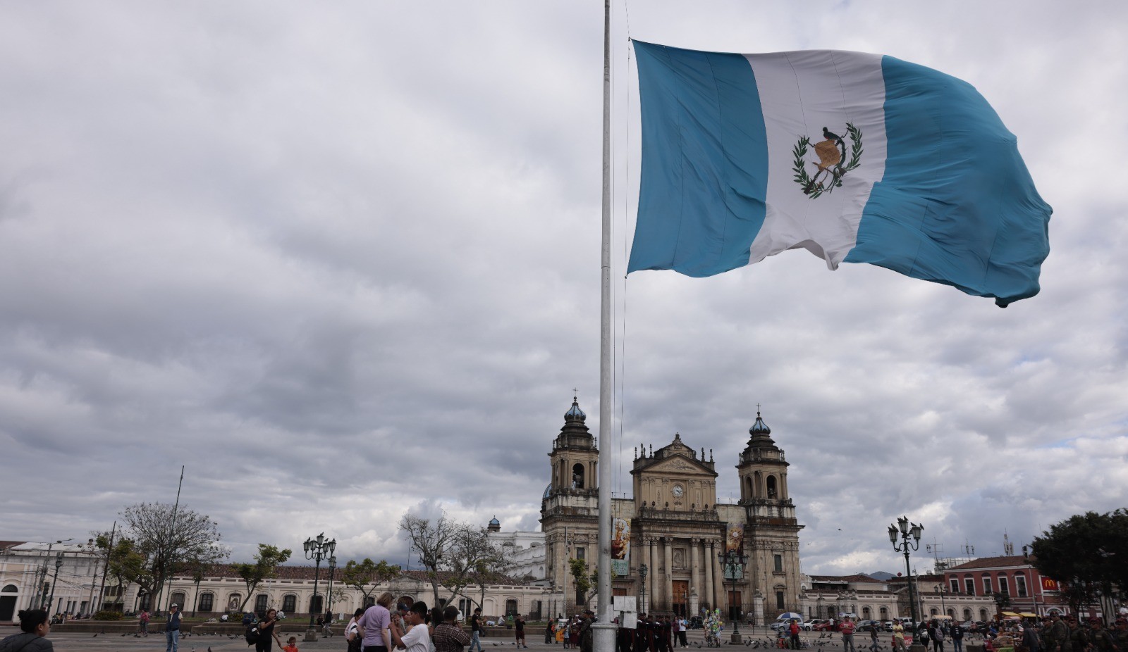 El Gobierno declara tres días de duelo nacional por la muerte del Papa