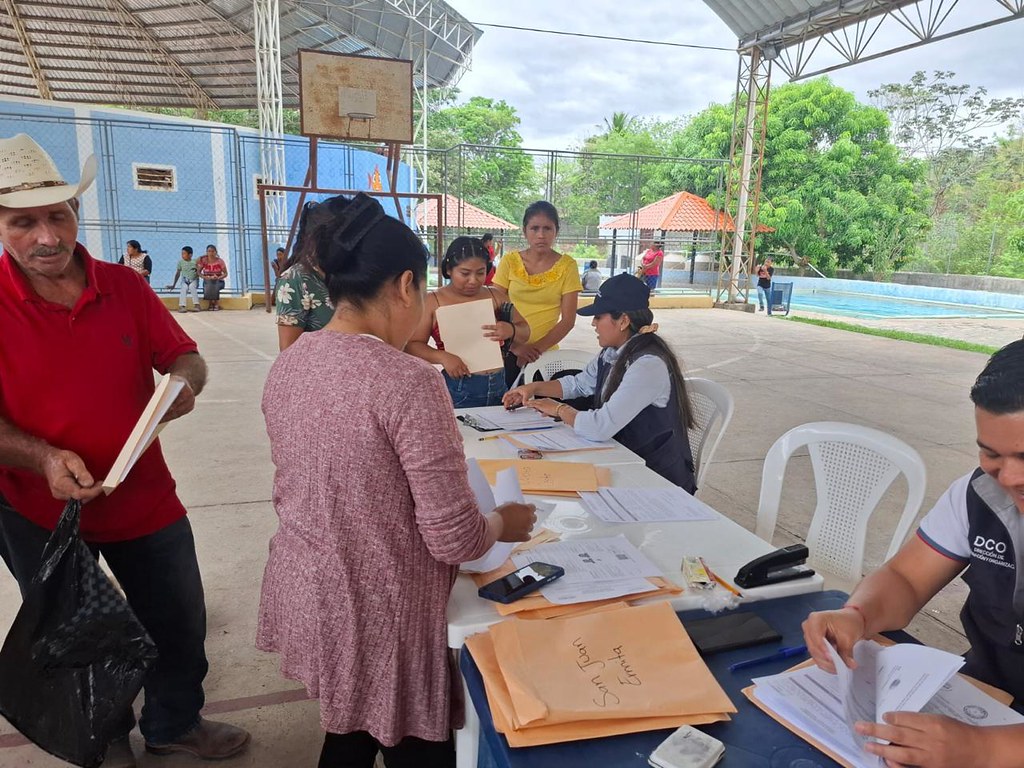 Familias de más de 50 comunidades de Chiquimula se benefician con el Bono Social como parte de la iniciativa Mano a Mano.