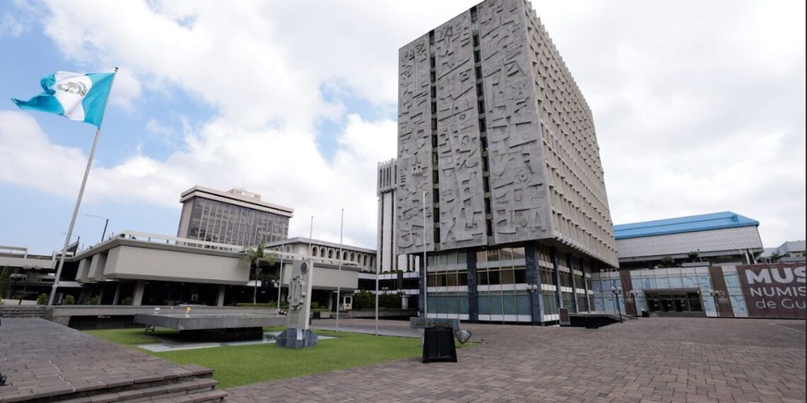 Crecimiento de 4.1 % mantiene FMI para Guatemala