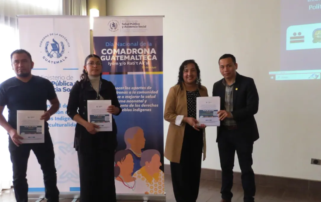 Presentan resultados del cumplimiento de la Política Nacional de Comadronas de los cuatro pueblos. (Foto: MSPAS)
