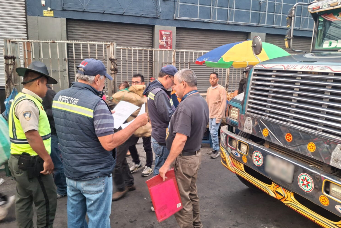 DGT y Provial ejecutan operativo en terminal de buses de zona 4