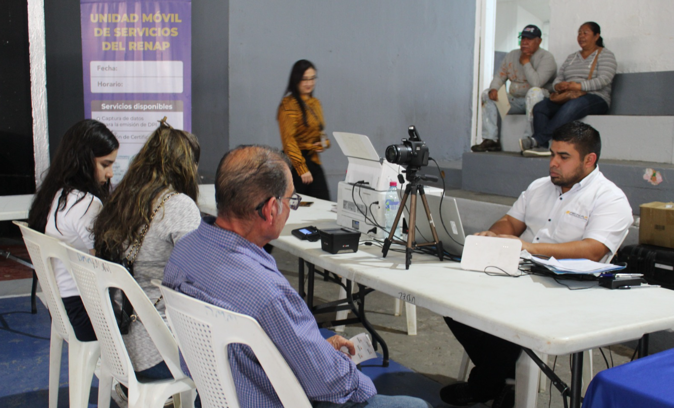 Pobladores de Suchitepéquez asisten a la jornada móvil de servicios integrados