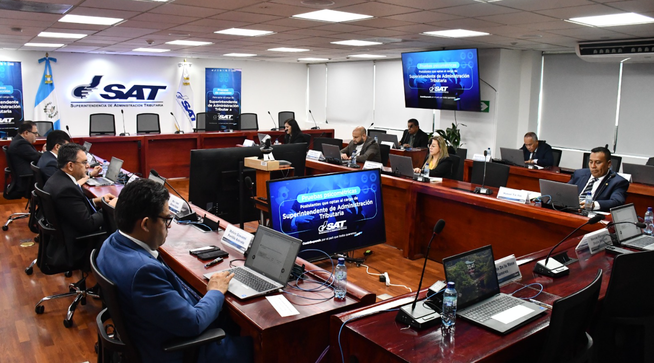 Postulantes a la Superintendencia de la SAT realizan las pruebas psicométricas
