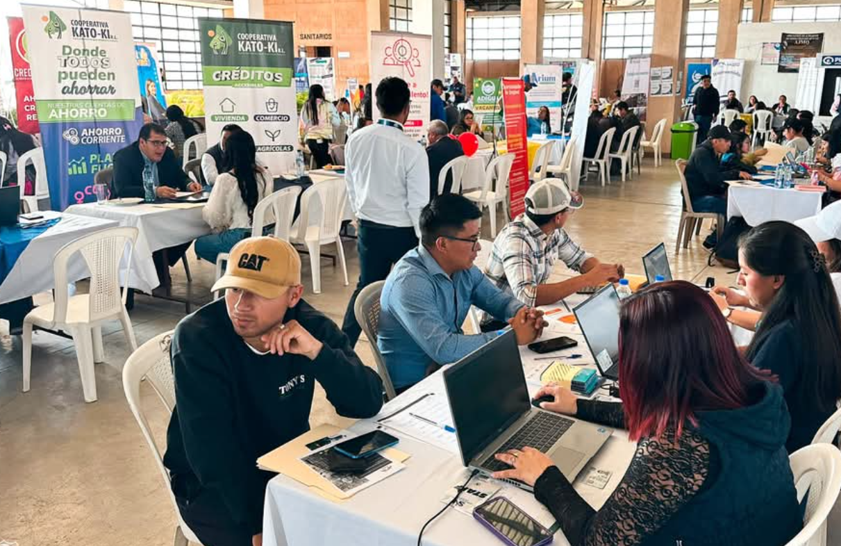 Miles de guatemaltecos participan activamente en la Feria Nacional de Empleo./Foto: Mintrab.