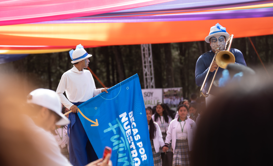 Mientras Becas por Nuestro Futuro avanza gobierno presenta nuevo programa de becas. /Foto: Segeplan.
