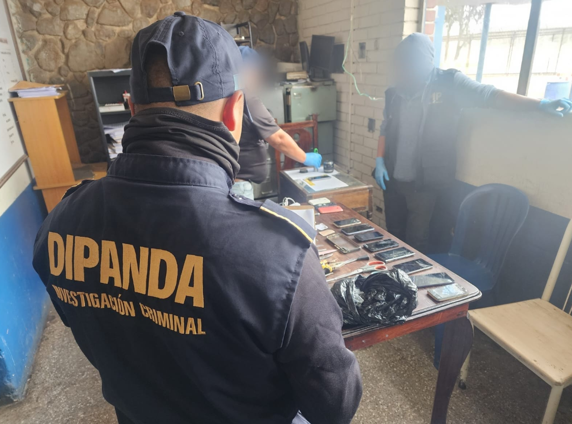 PNC localiza teléfonos y armas blancas en requisa en el Centro Preventivo para Hombres de San Marcos