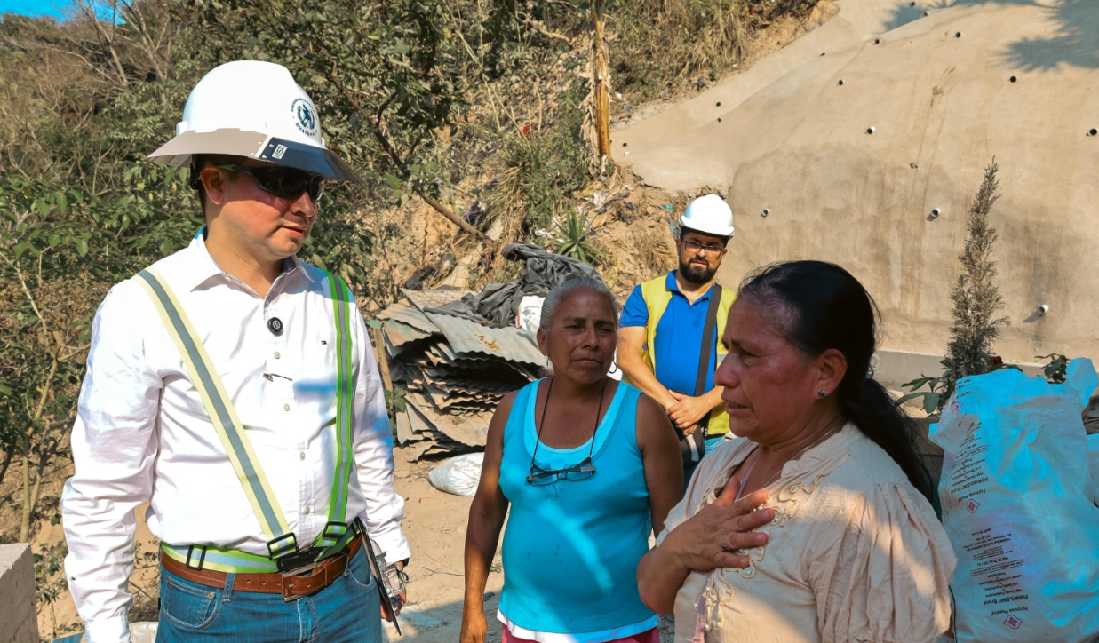 Viceministro de Desarrollo Urbano y Vivienda inspeccionó construcción de muros de contención en zona /Foto: CIV.