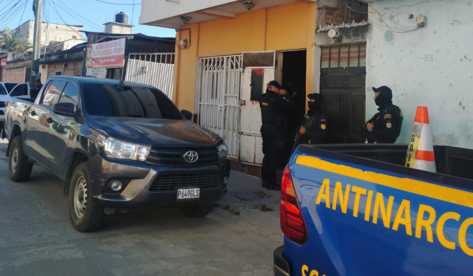PNC realiza allanamientos, capturas y recuperación de vehículos durante acciones de seguridad