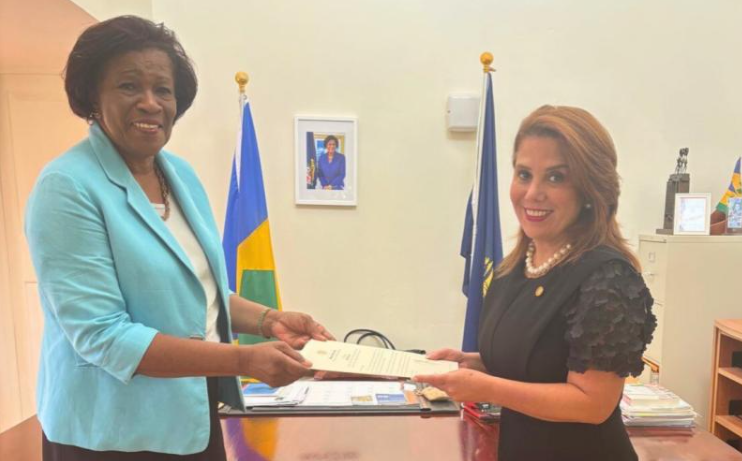 Embajadora de Guatemala presenta cartas credenciales ante el Gobierno de San Vicente y las Granadinas