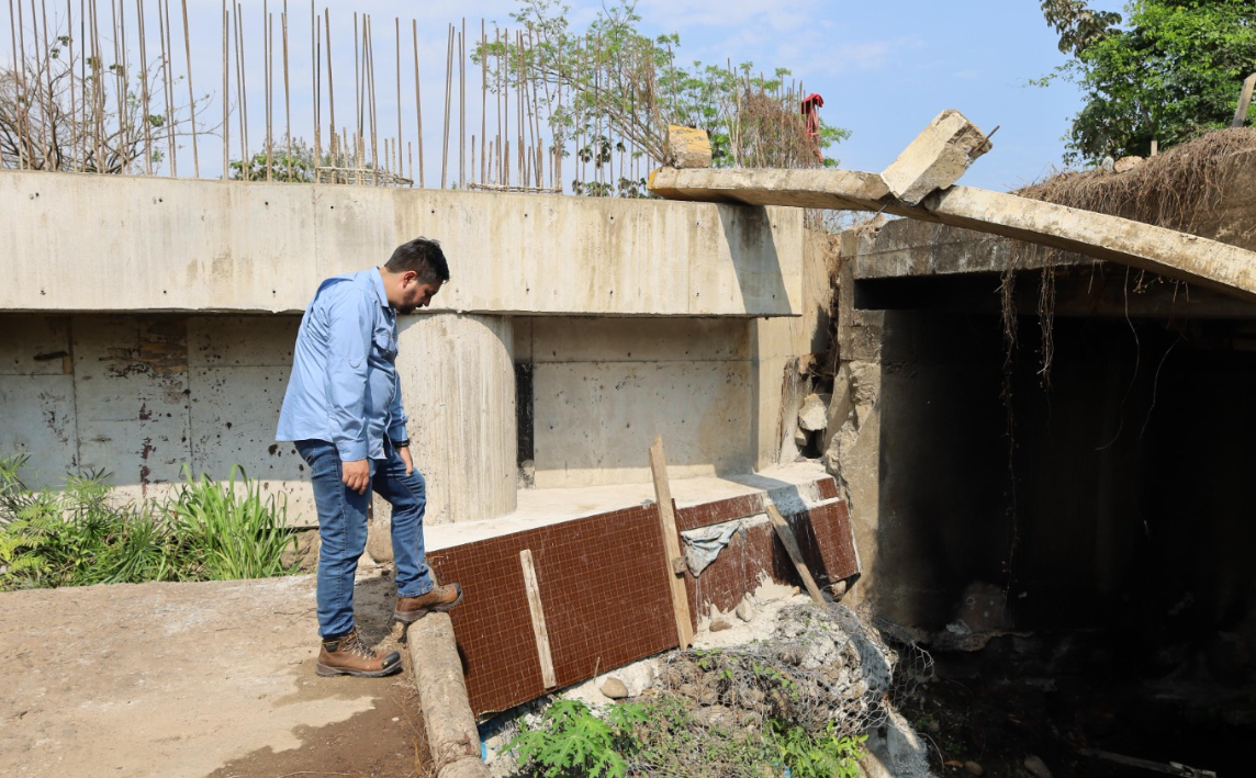 Como parte del Plan Conecta, el viceministro de Infraestructura supervisa obras inconclusas. /Foto: CIV.