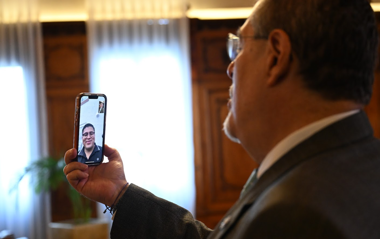 Presidente felicita a nuevo beneficiario del Programa Mi Primera Casa