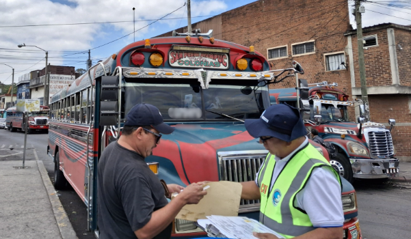 La DGT realiza operativos de seguridad en las estaciones de buses extraurbanos. (Foto: DGT)
