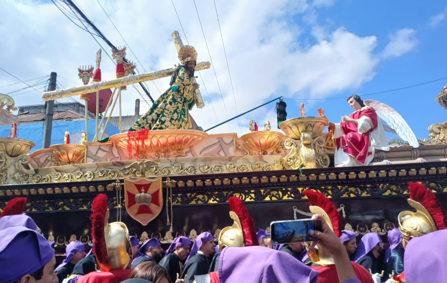 Jesús Nazarenos de los Milagros recorre el Centro Histórico. (Foto: Isaac Ramírez)