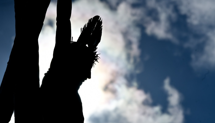 Semana Santa 2025: Cuando la esperanza pesa tanto como una cruz