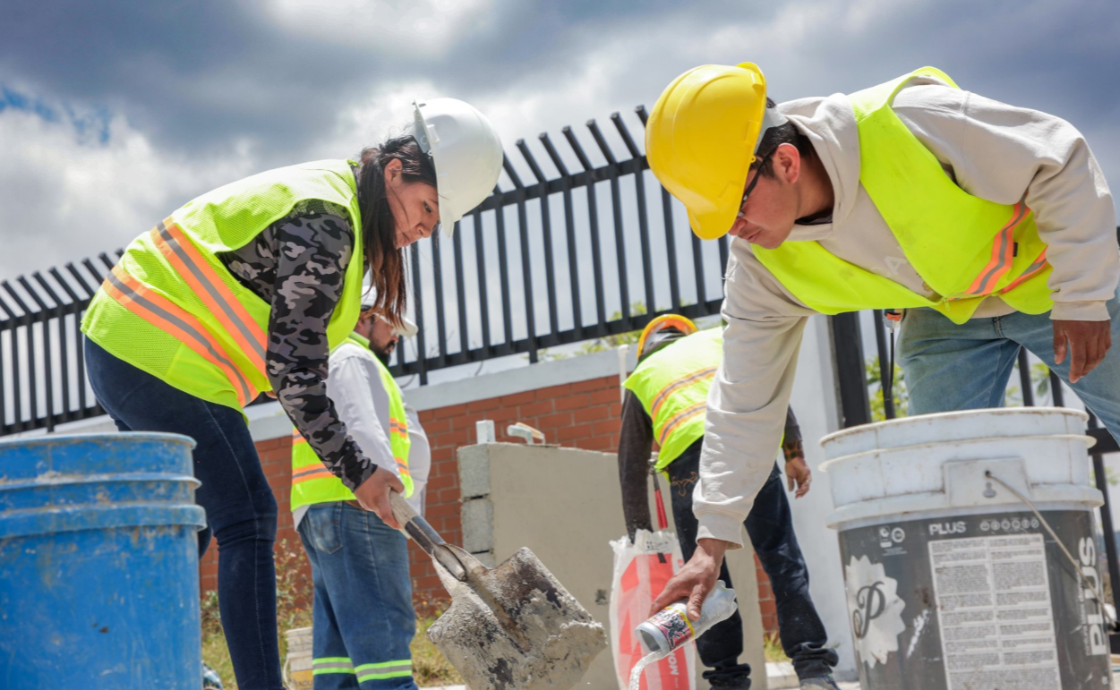 Mintrab certifica a 26 personas en albañilería