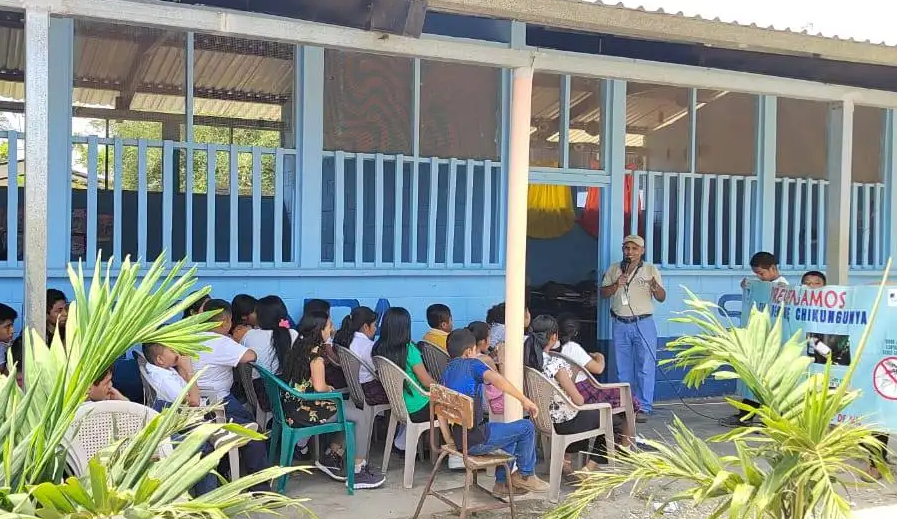 Programa de Salud Escolar realiza acciones contra el dengue en escuelas de Petén