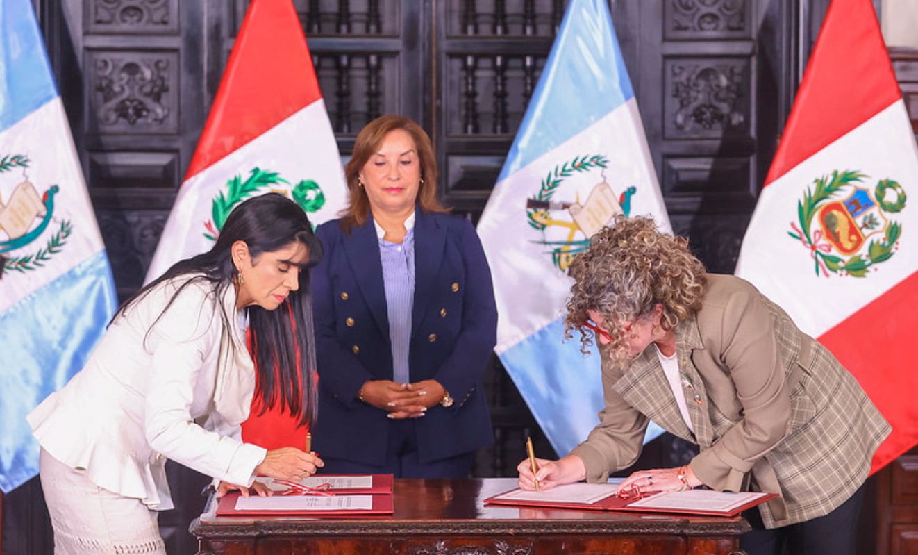 Guatemala firma protocolo para activar Tratado de Libre Comercio con Perú