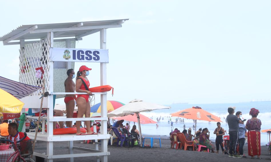 Salvavidas del IGSS rescataron a 786 personas durante la Semana Santa