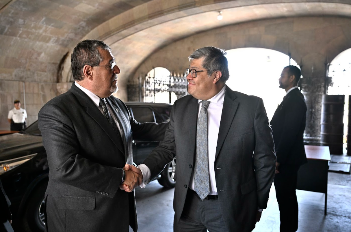 “Xopan che ch’ab’enik tzijob’el le nim k’amal b’e nimatinamit chi rij ya’olchajinem pa le Mingob” / Visita presidencial respalda estrategias de seguridad del Mingob