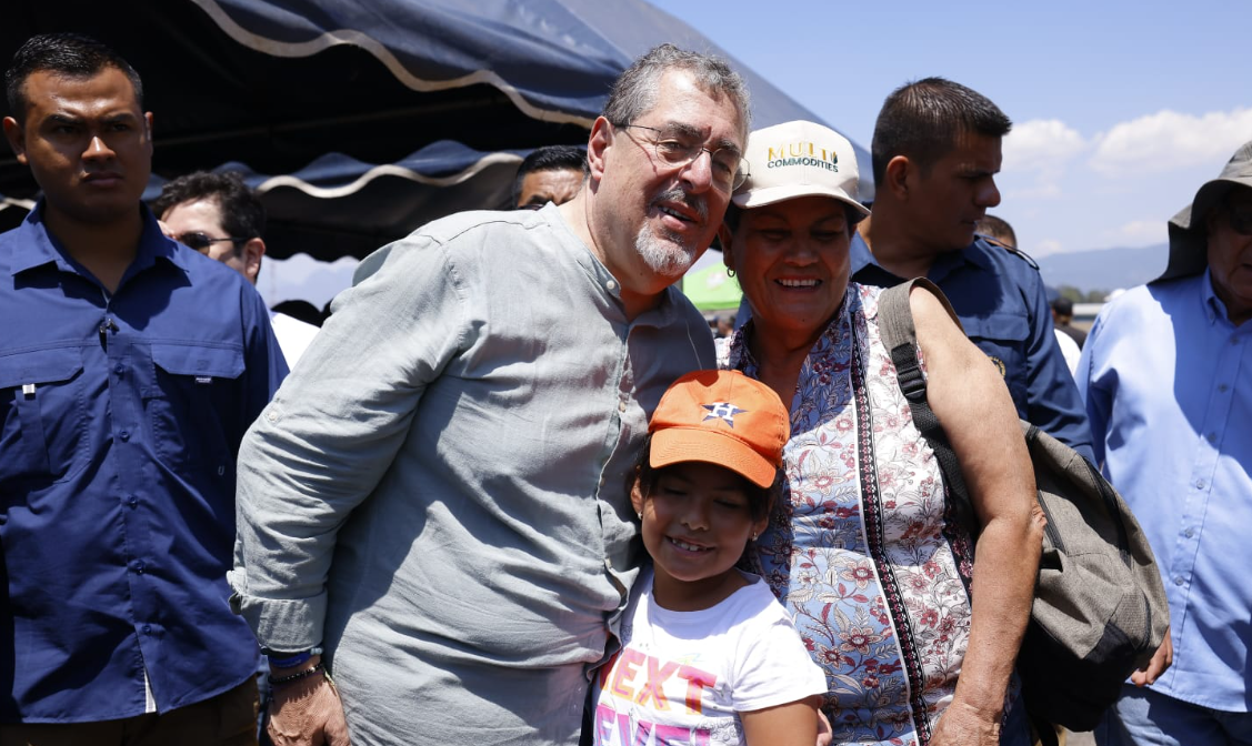 Presidente Arévalo anuncia jornadas de salud en 36 mil centros de educación pública del país