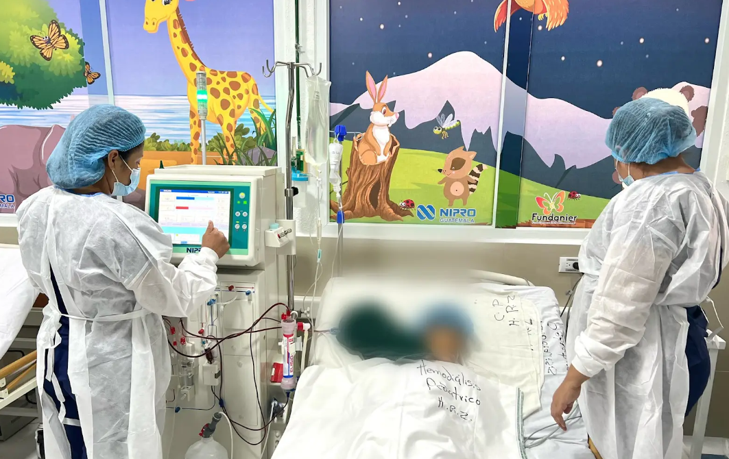 Hospital Regional de Zacapa estrena clínica pediátrica de hemodiálisis con tratamiento a niño de 9 años